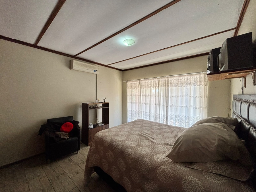 5 Bedroom Property for Sale in Adamayview North West